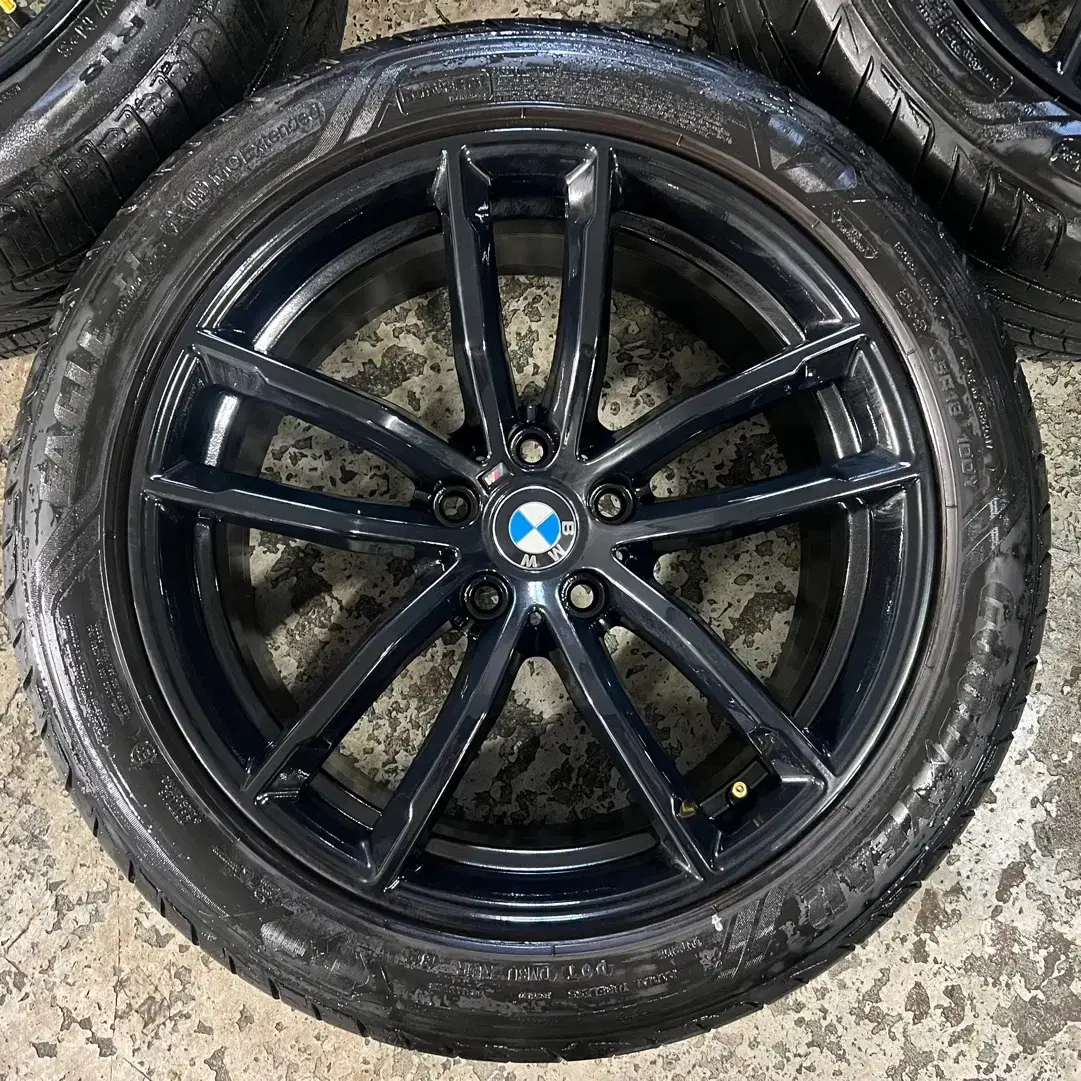 BMW G30 662M 정품 프론트옵셋 18인치 휠타이어 판매