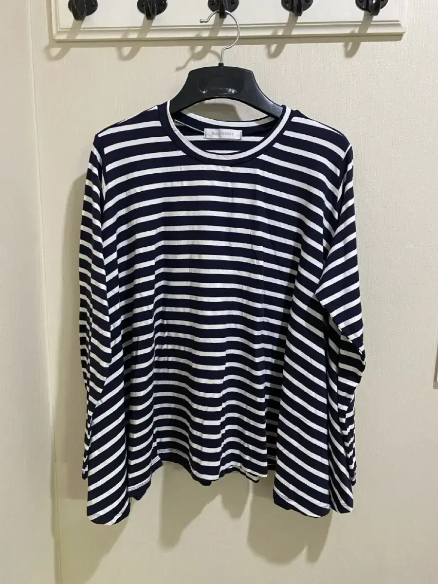 [Unused] Women's Striped Pullover Shirt