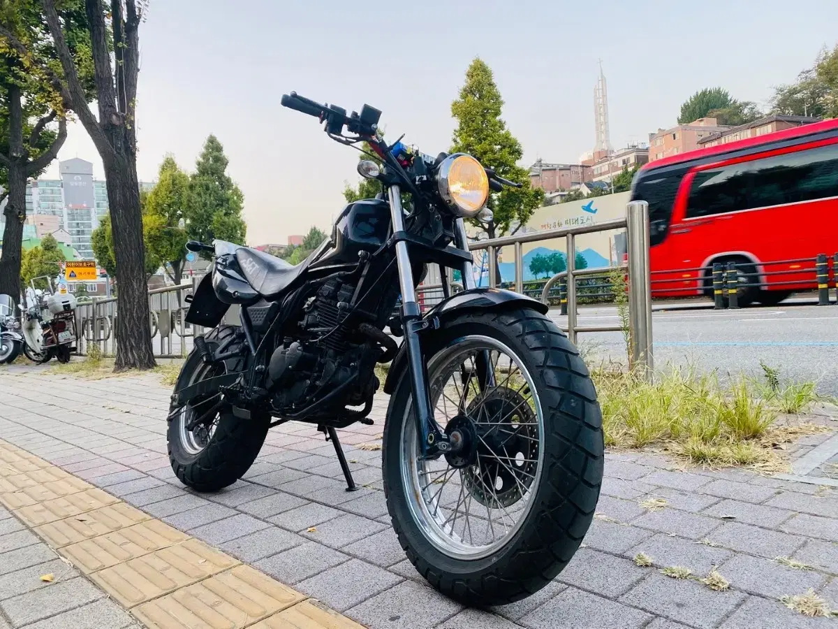 KR모터스14년식 RT125D 트로이125 블랙컬러 1만KM 경정비완료