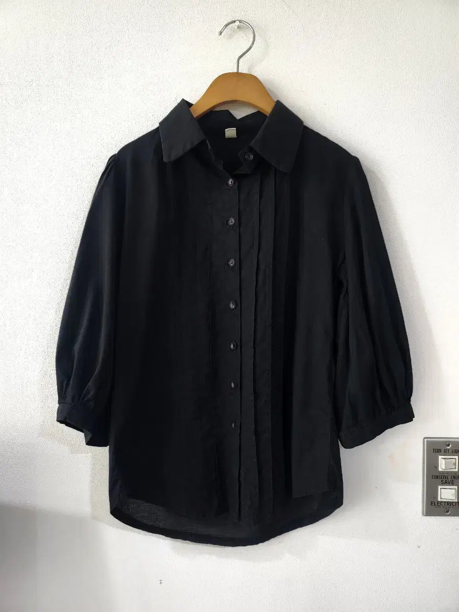 Seven-quarter-length black blouse 55