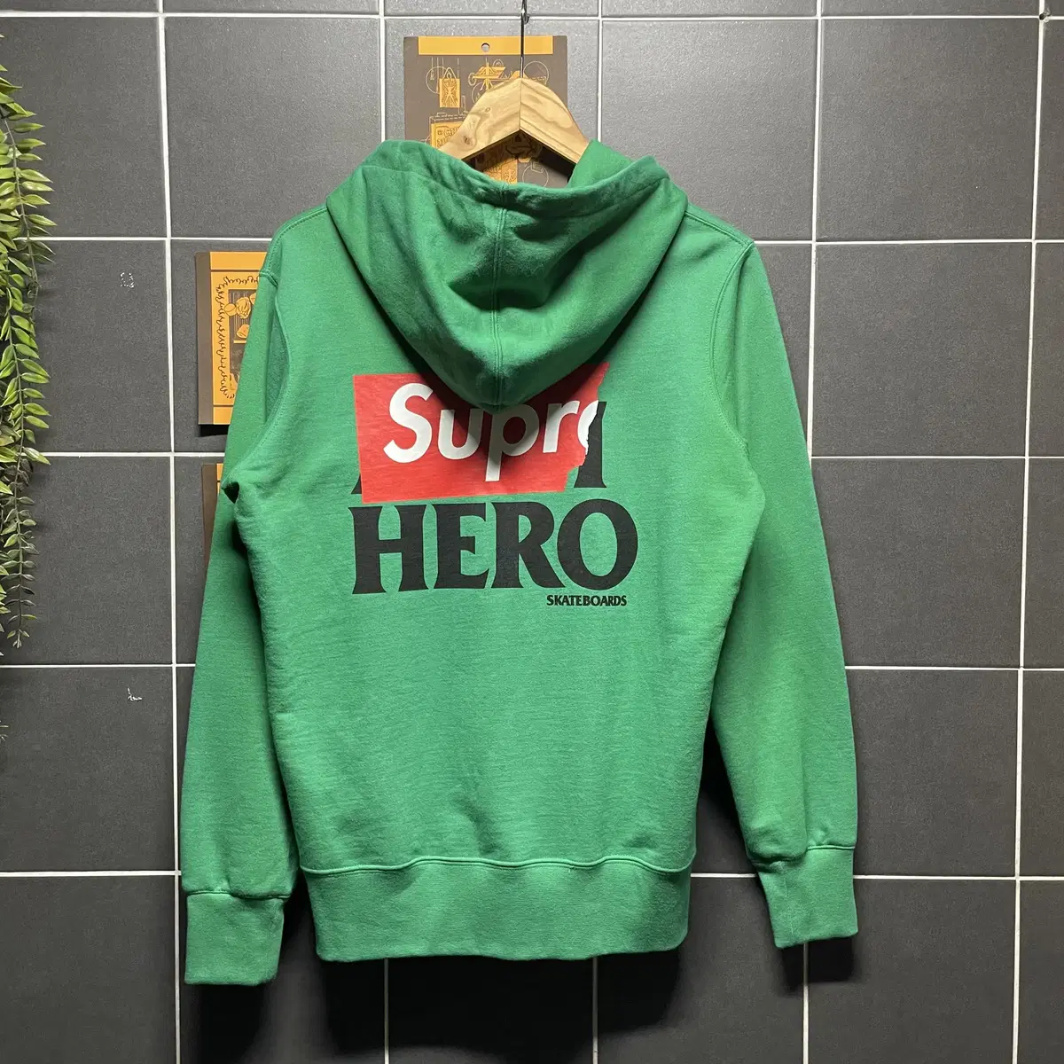 14s Supreme x Anti Hero 슈프림 안티히어로 후드집업