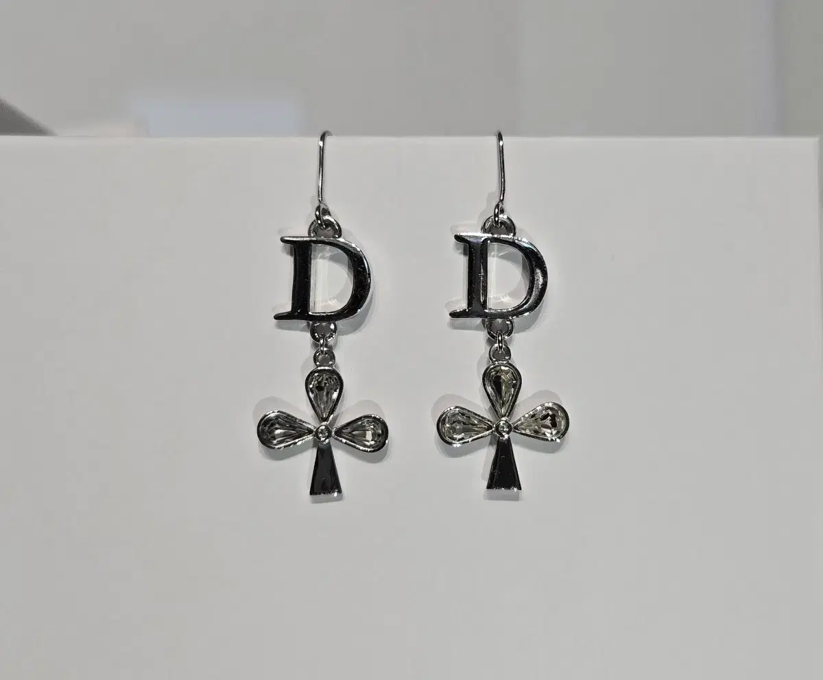 Dior Dior Earrings Original (with dust)
