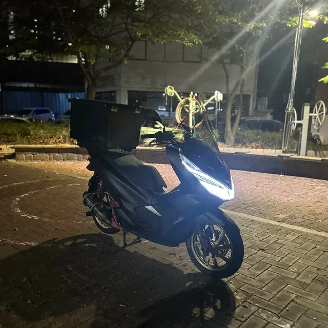 PCX125 20년식 판매합니다(요시무라 구변완 배달세팅완)