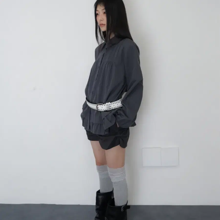 비삼샵 side twist shorts (charcoal)