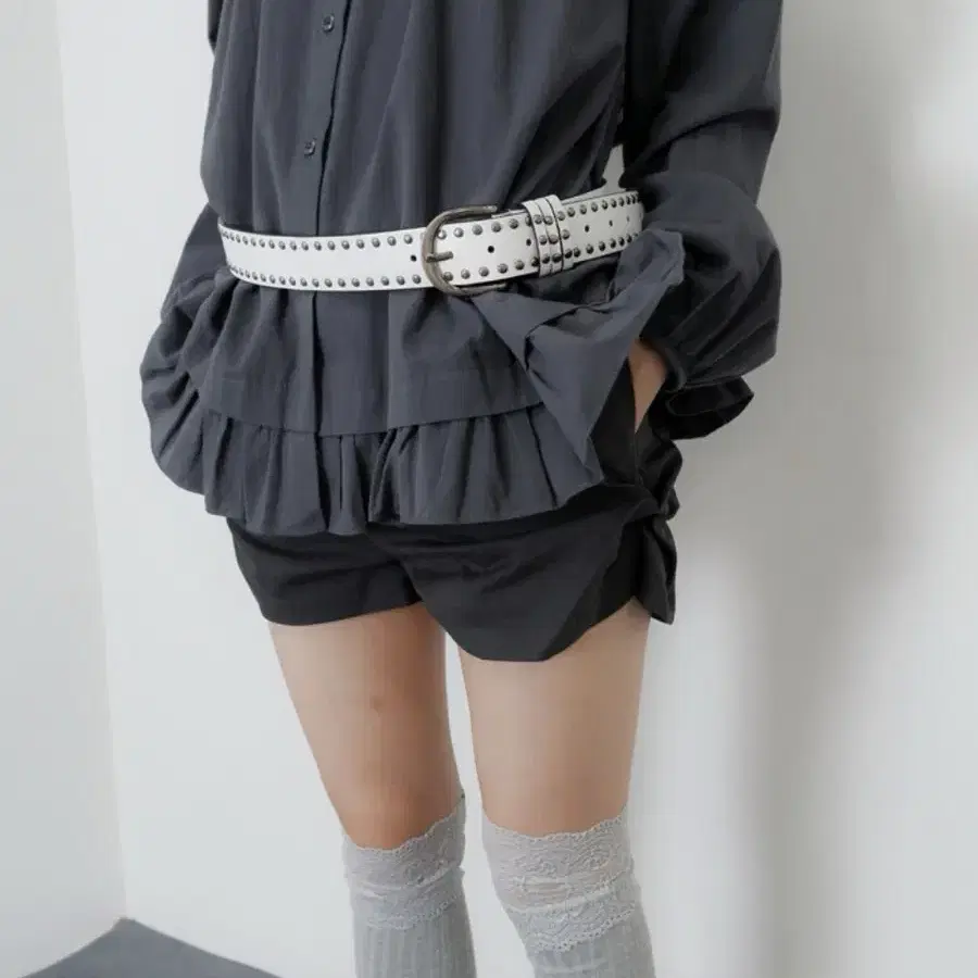 비삼샵 side twist shorts (charcoal)