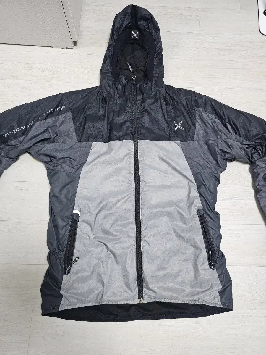 I'm selling my Montura windbreaker.