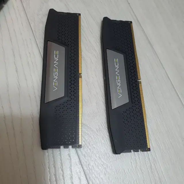 커세어   16기가x2 32기가 ddr5 5600 팝니다.