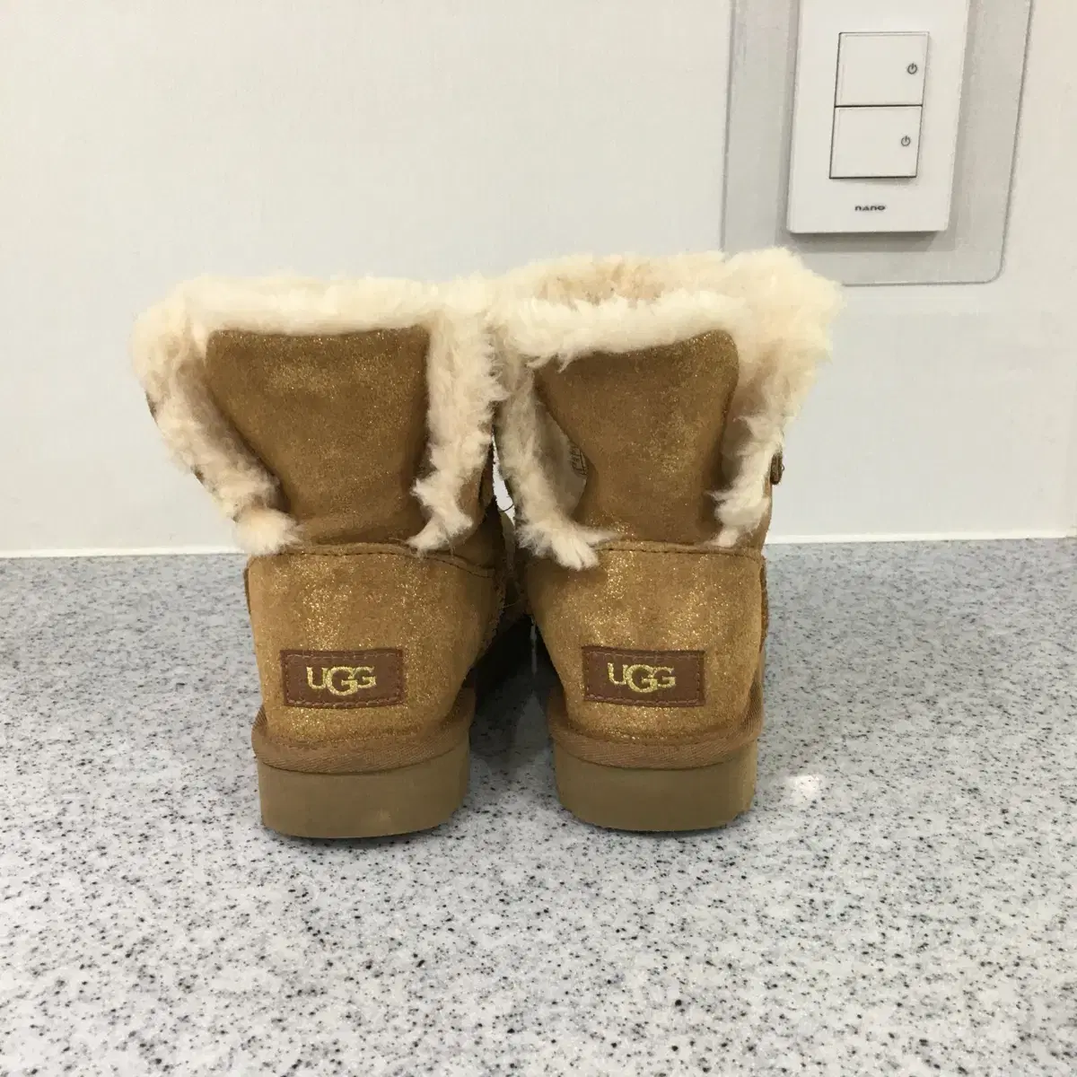 UGG 어그 글리터 양털 부츠 220