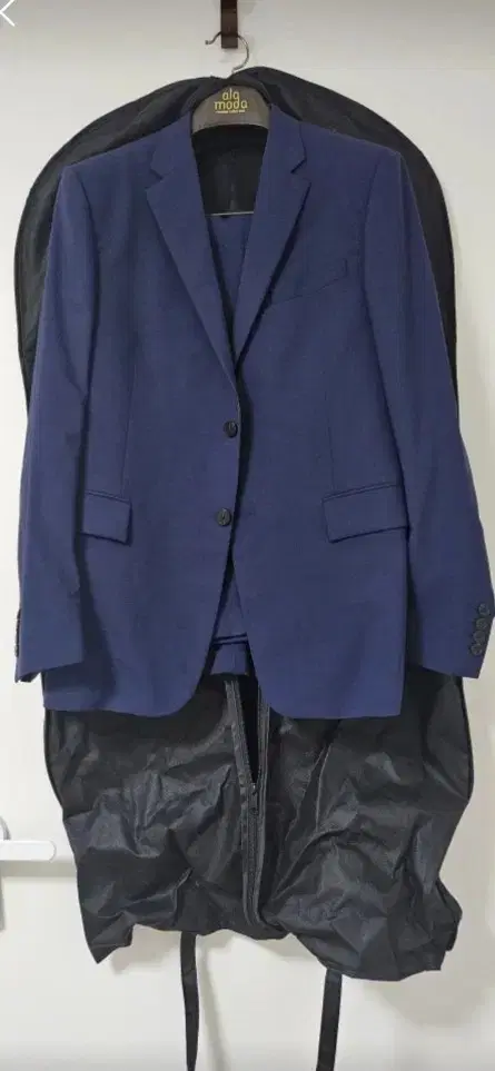 Zodiac Men's Suit