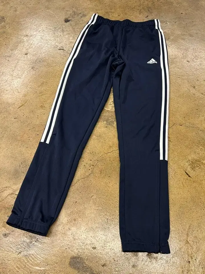 [authentic/m] adidas track pants navy