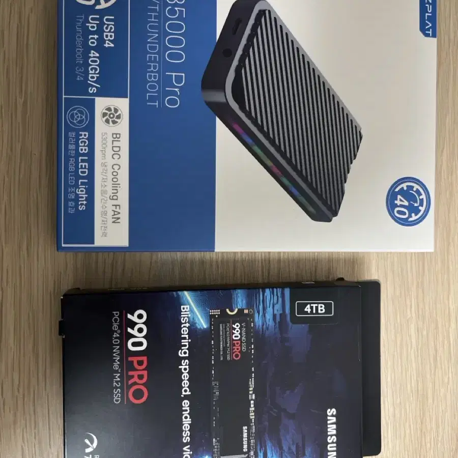 삼성 990PRO SSD 4TB와 케이스 판매 합니다