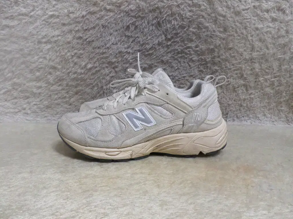 BETTY BOOP 250 NEW BALANCE 878 CREAM SHOES Used Shoes