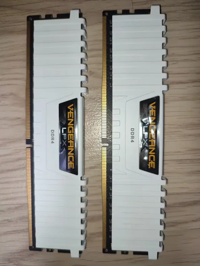 커세어 벤젠스 LPX DDR4 3200 (8g x 2) 16g