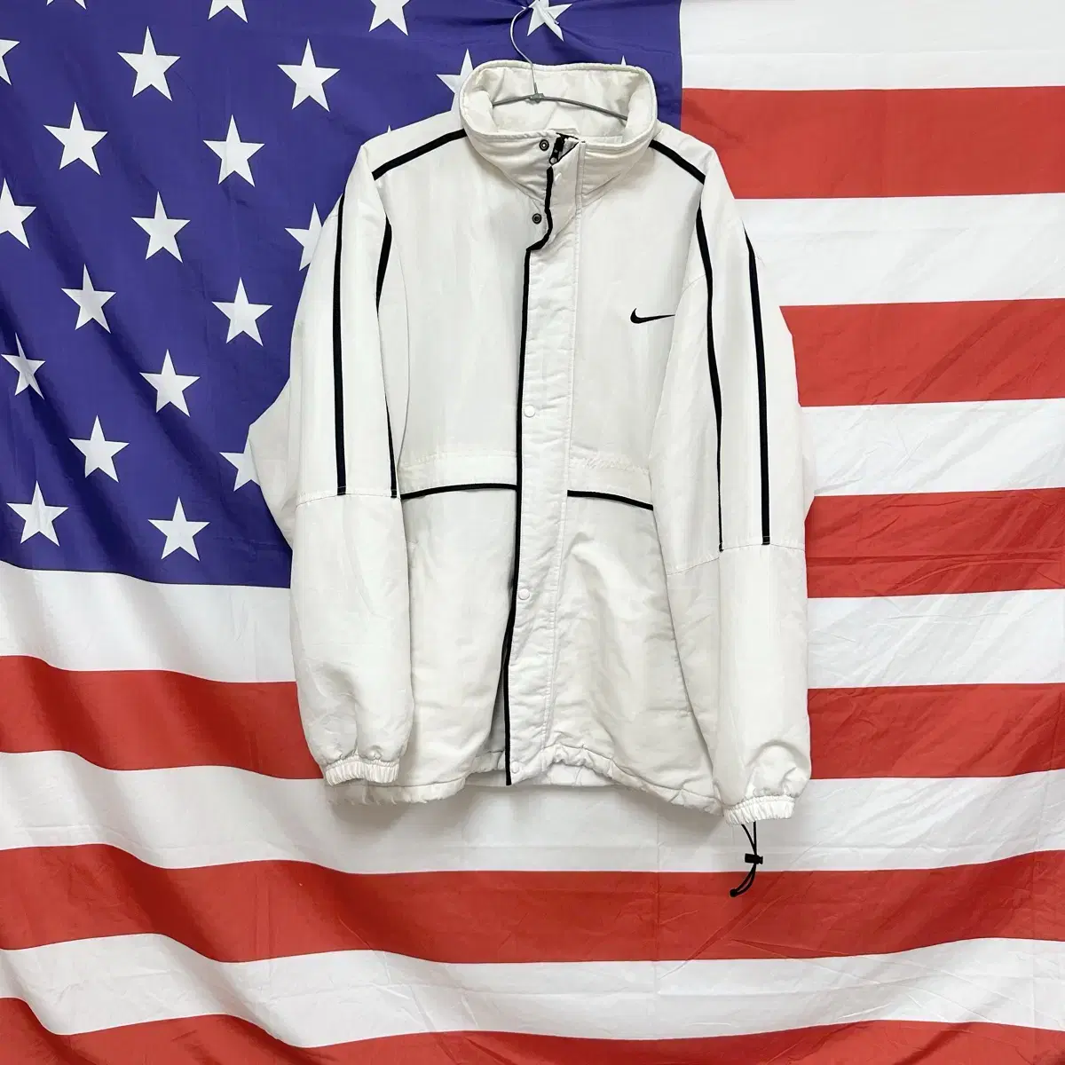 80. XL105, Nike's old school sweatshirt