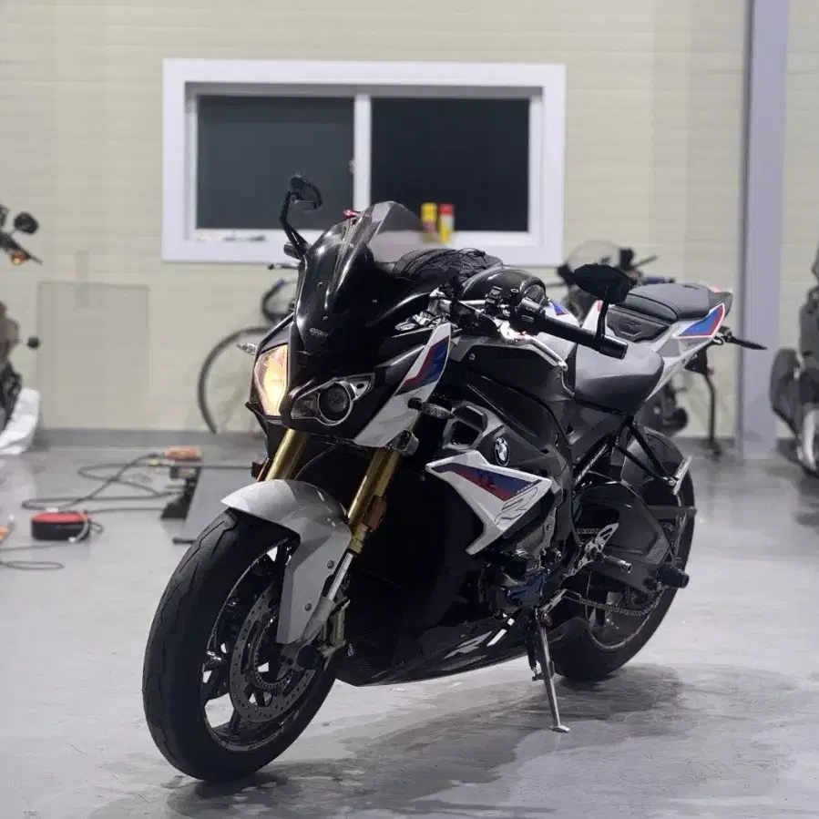 BMW s1000r 18년식 아크라구변 . 투채널블박 . 퀵시프트