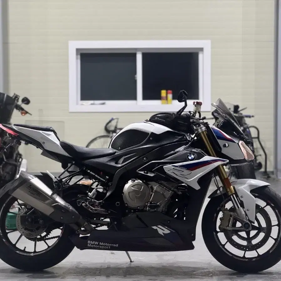 BMW s1000r 18년식 아크라구변 . 투채널블박 . 퀵시프트