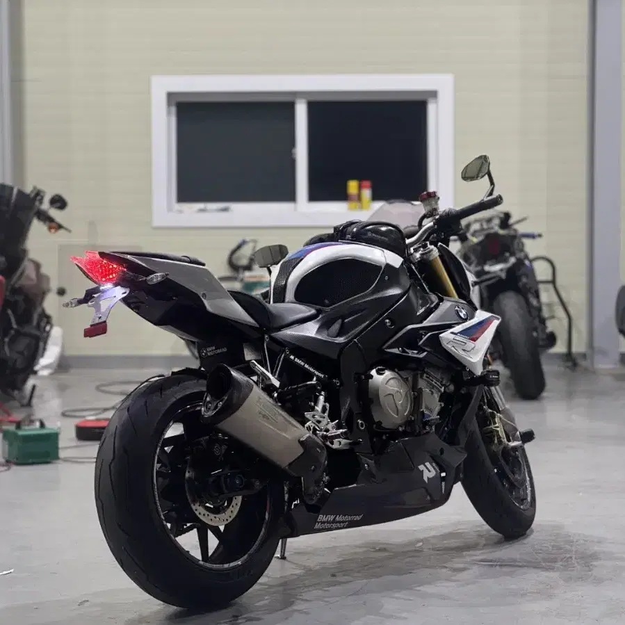 BMW s1000r 18년식 아크라구변 . 투채널블박 . 퀵시프트