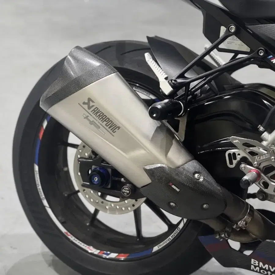 BMW s1000r 18년식 아크라구변 . 투채널블박 . 퀵시프트