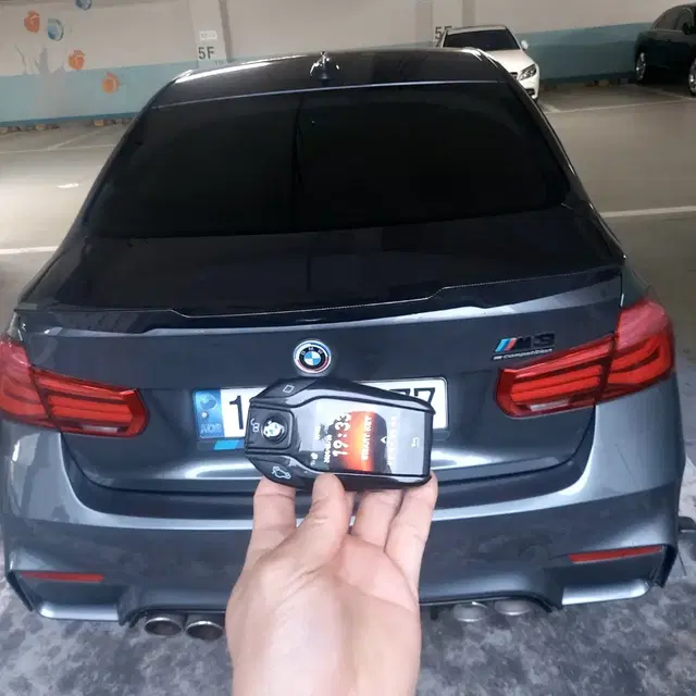 BMW 5시리즈, X5 터치 디스플레이키로 원격시동 제어 제공