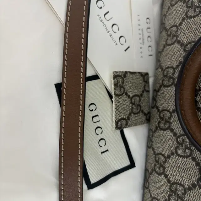 Gucci Boston Bag Top HandleGG Supreme M