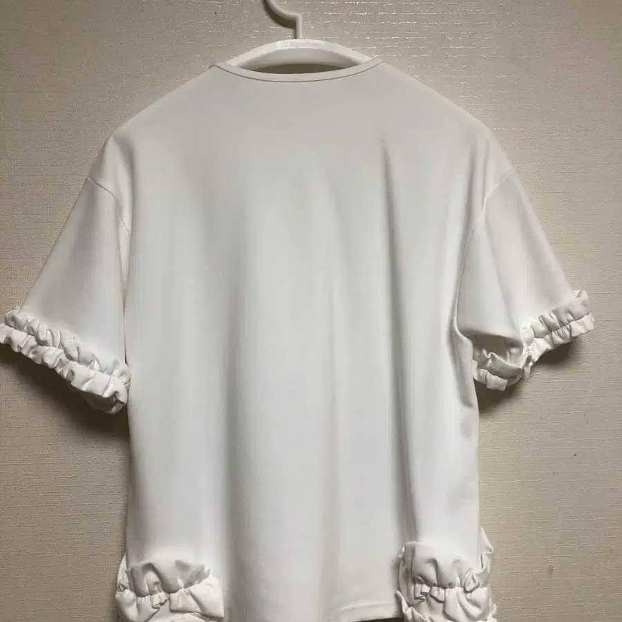 코스모스 러플 티COSMOSS RUFFLE SHORT SLEEVE TEE