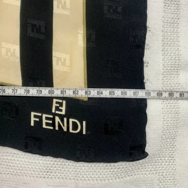 [B급] FENDI 펜디 골드앤블랙 실크 스트라이프 스카프