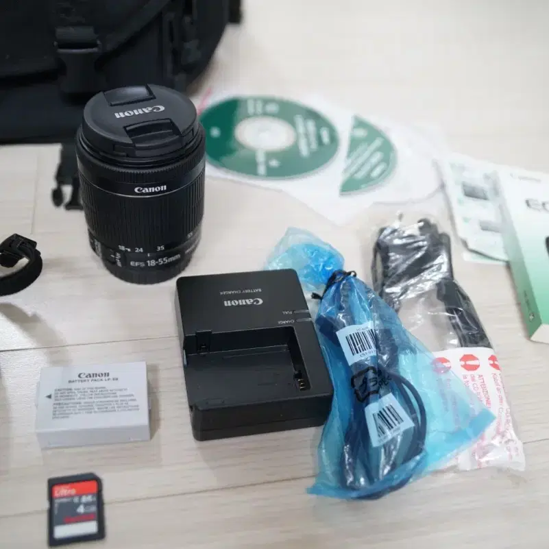 누적컷수 100컷의 S급 캐논 EOS 700D 와 18-55렌즈 세트