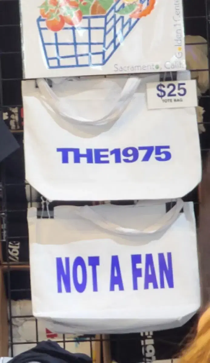 팔아요) The 1975 일구칠오 굿즈 not a fan tote bag