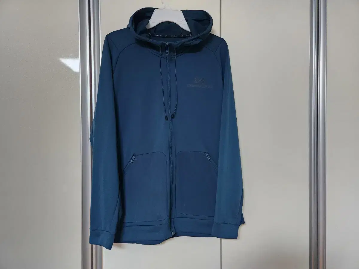 Under Armour Hooded Jumper/Size XL