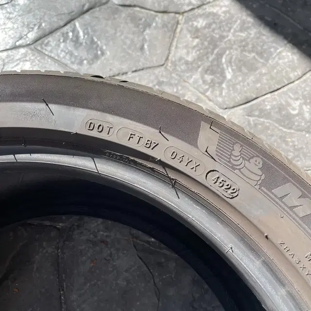 미쉐린 245/45R18 판매합니다