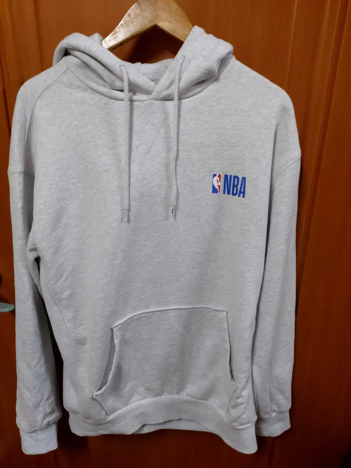 NBA hoodie m SIZE but 100-105 pretty!