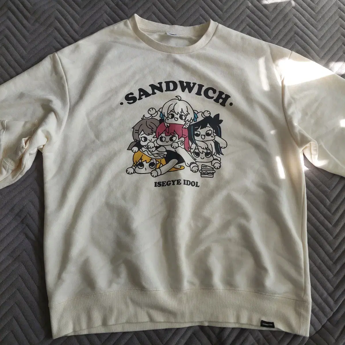 ISEGYE IDOL popup store Sandwich Man to Man XL