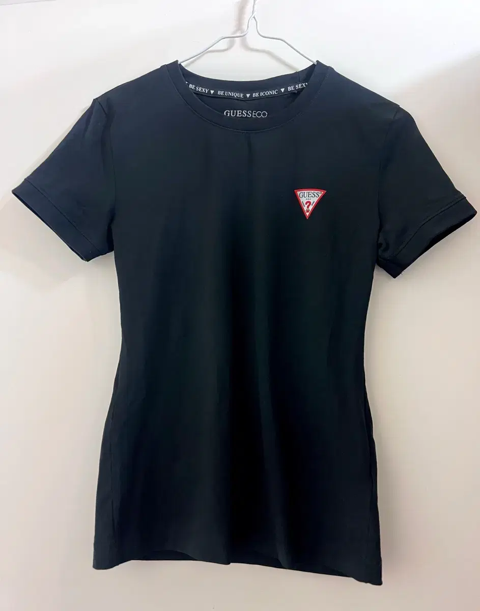 New product cost 5.0 Guess Black Vahn Short Sleeve S