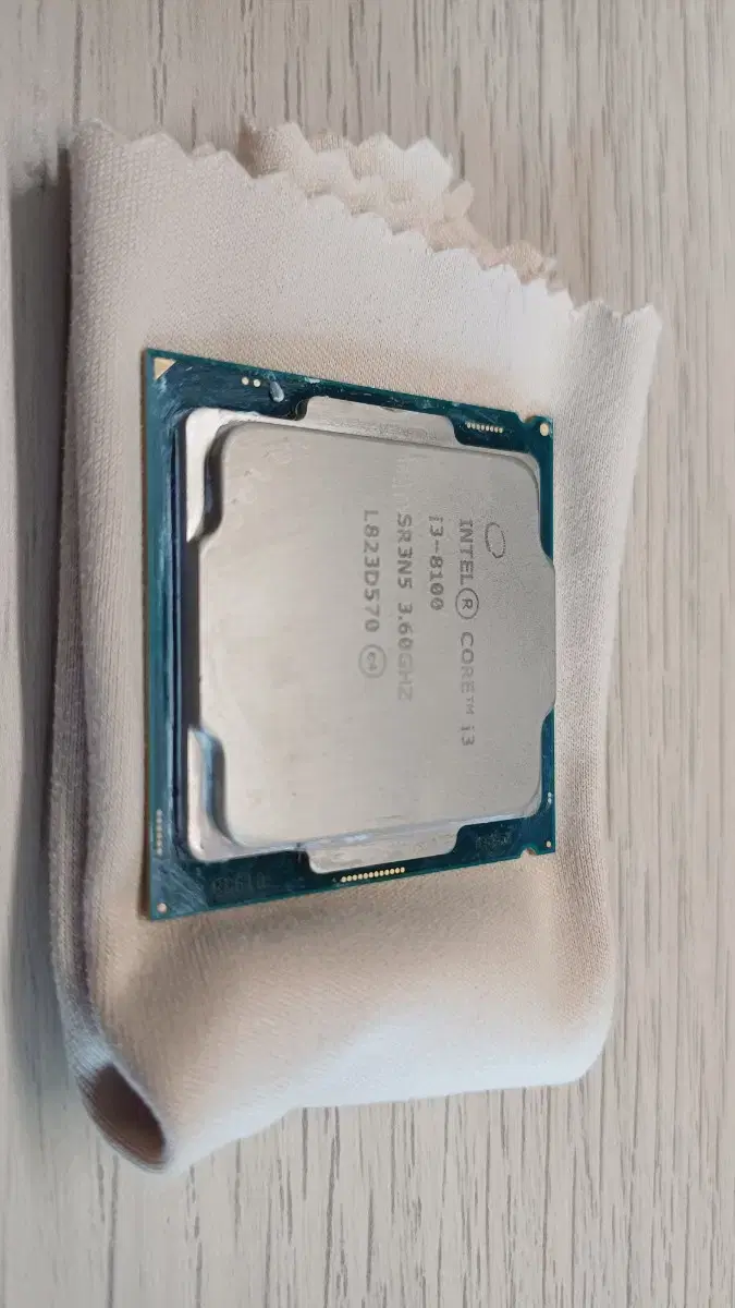 인텔 CPU 코어 I3-8100 팝니다 (쿨러 포함)