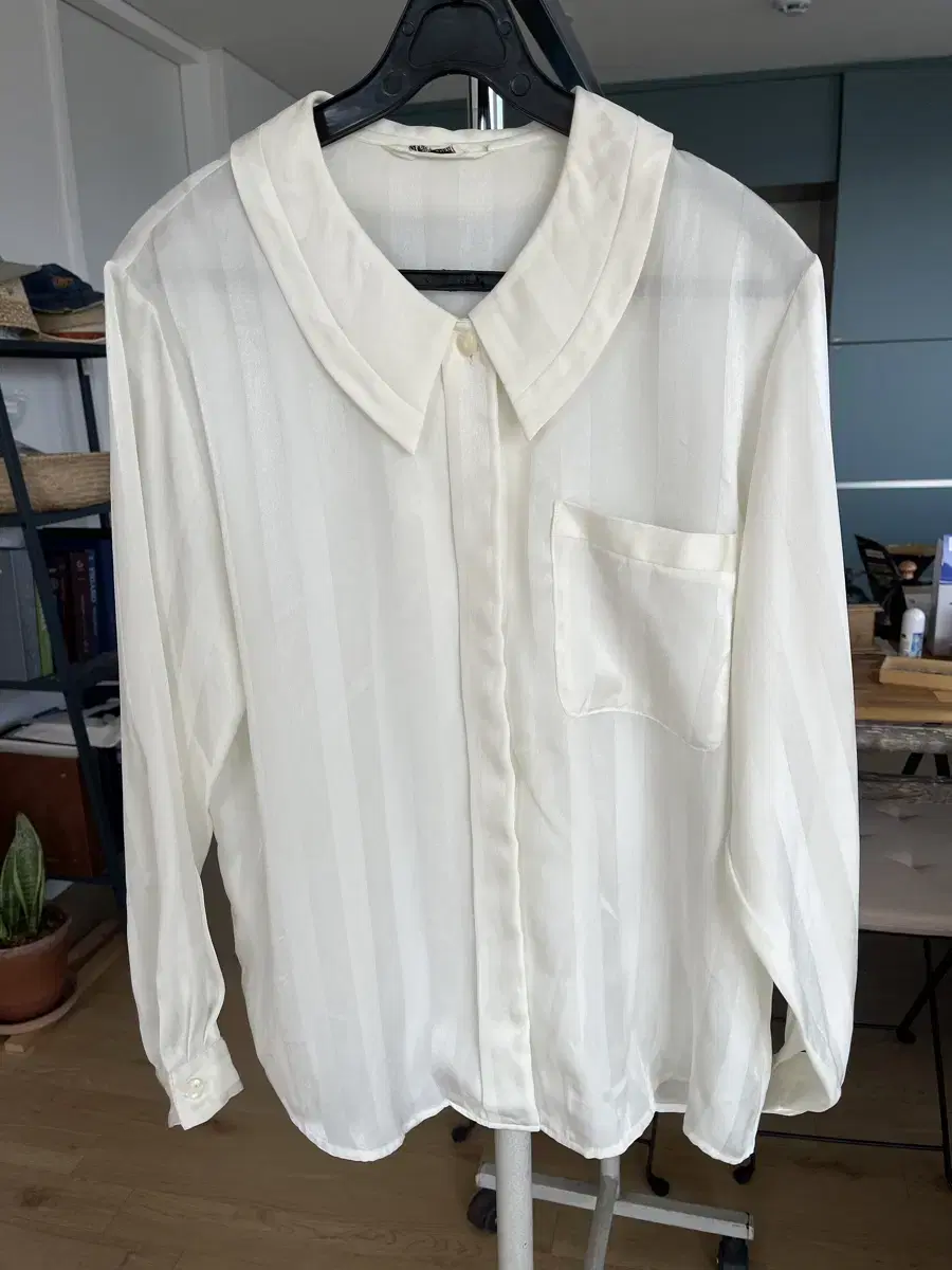 Vintage flat-kara blouse