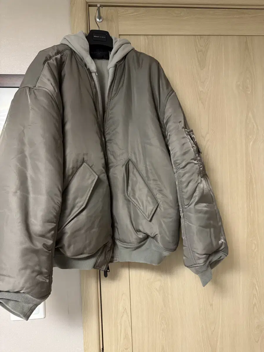 Balenciaga Parisol in Bomber Beige[3]