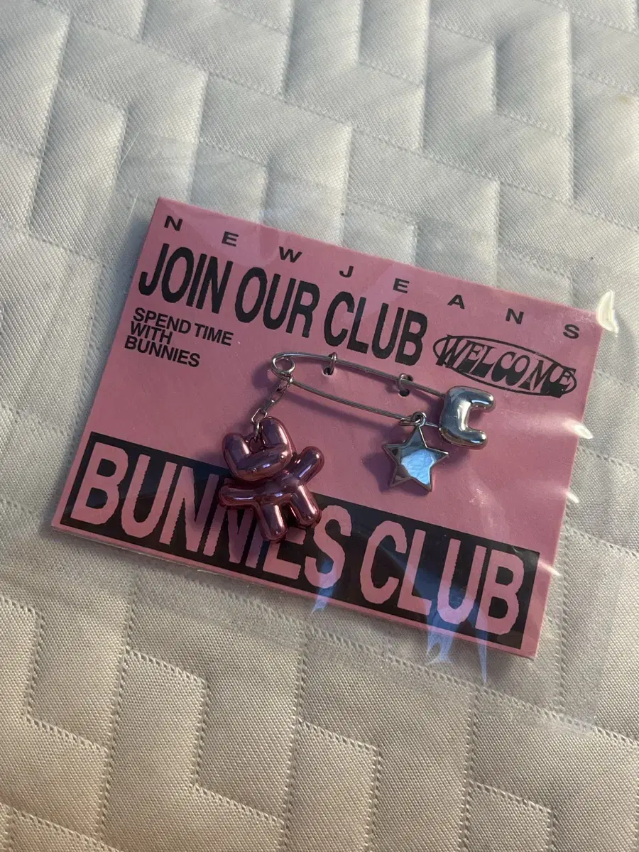 New Jeans Bunnies Club Badge sell hanni haerin minji hyein danielle