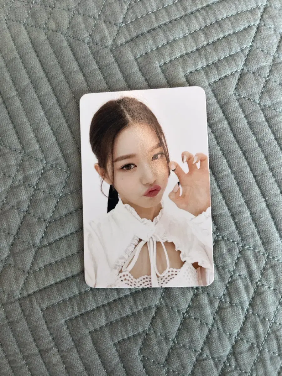 ive jang wonyoung eleven photocard I'm selling! contact me for zuu taxes.