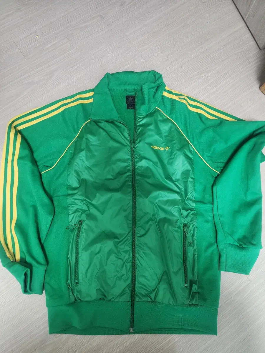 adidasmontreal tracktop europe xl (국내 105~110 ) min sells