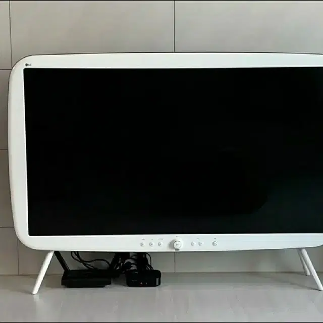 예쁜 LG 48인치 클래식 TV 루키인테리어로도 너무 이쁜 TV