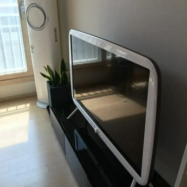 예쁜 LG 48인치 클래식 TV 루키인테리어로도 너무 이쁜 TV