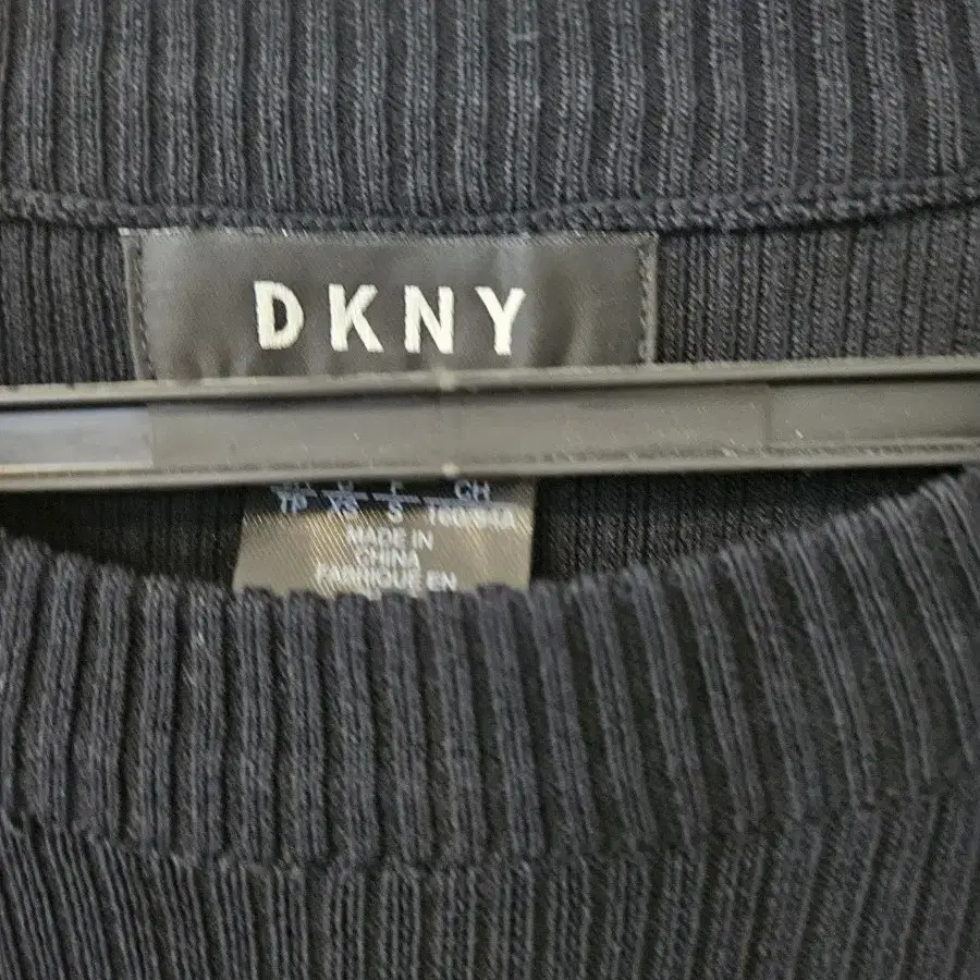 DKNY  비스코스 니트