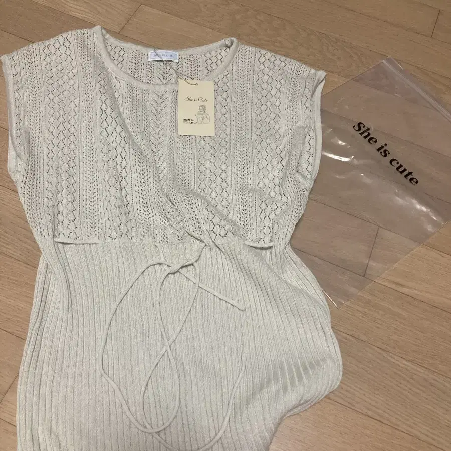 She is cute Summer knit top 쉬이즈큐트