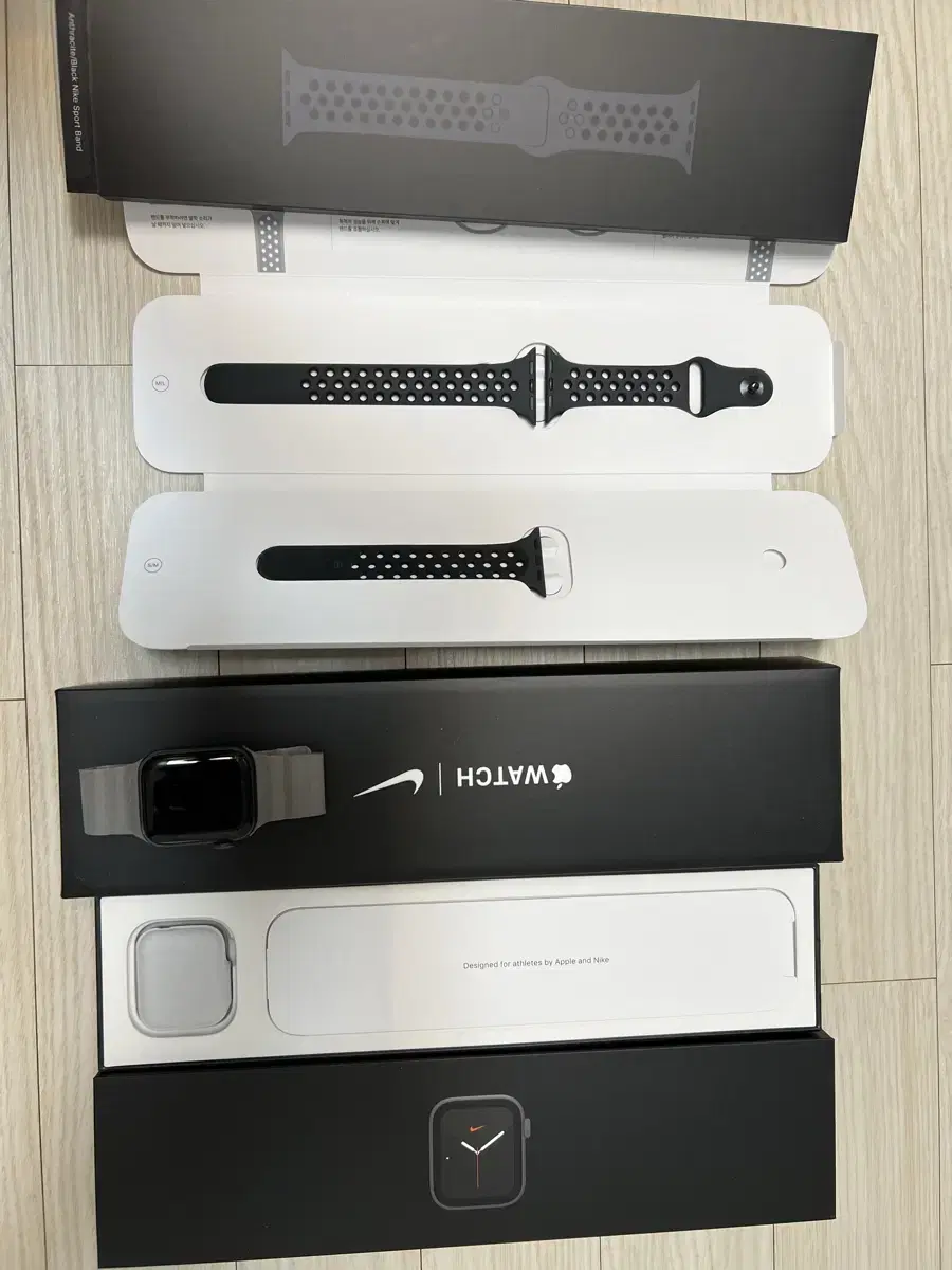 Apple Watch 6 Aluminum Space Gray (Sug) Nike 40mm Sells (Full Box)