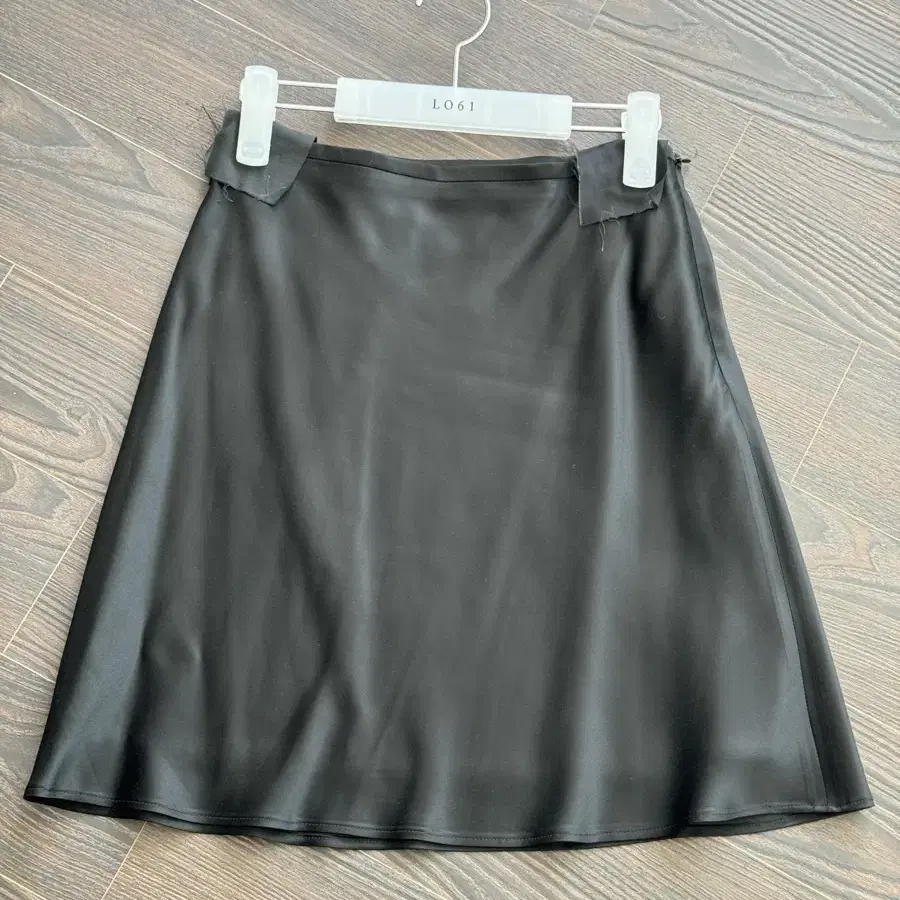 LO61 Fiora Satin Skirt in Black