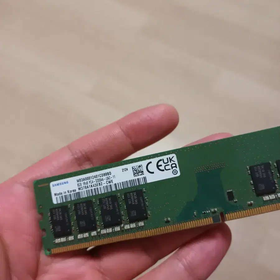 삼성 ddr4 8gb 3200mhz 8gb 2400mhz 3만팝니다.