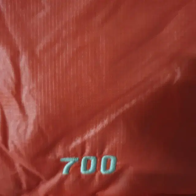 노스페이스 700 눕시 패딩조끼 .레드블랙304 싸이즈 90~95