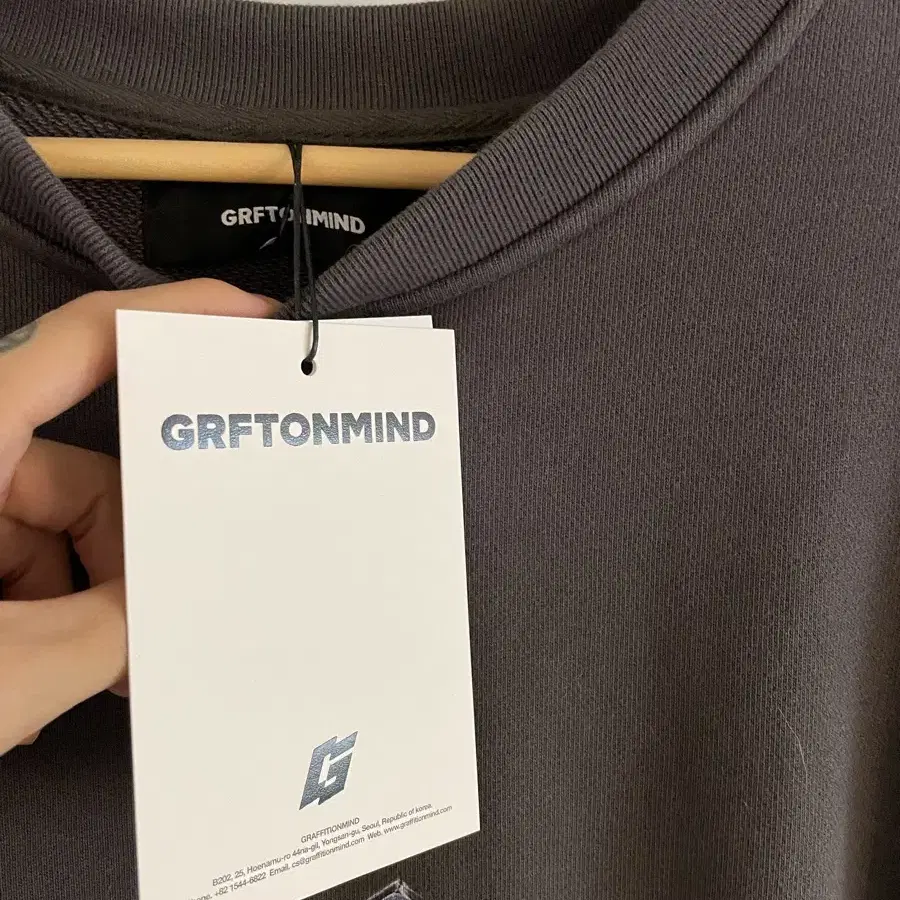 GRFTONMIND 레이어드 맨투맨