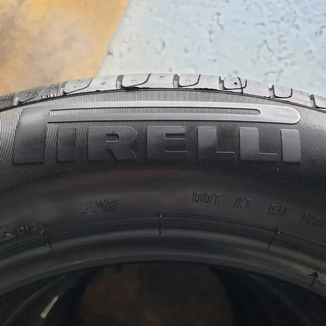 중고타이어 피렐리타이어 신투라토P7 225/55R17 한대분 세트