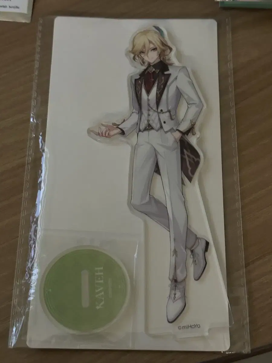 Genshin Impact White Suit Kabe acrylic stand unsealed